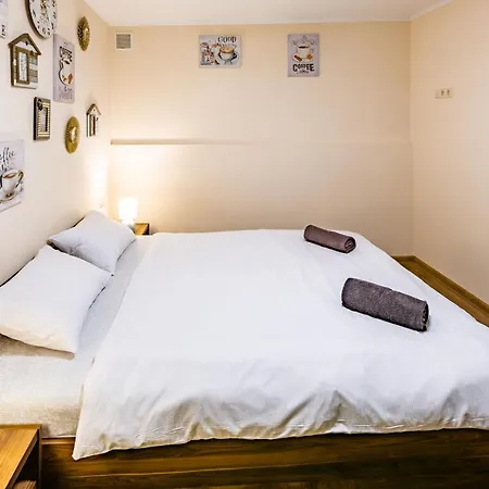 Romari Rynok Square 3 Apartment
